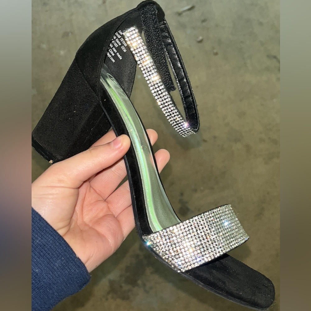 Black Rhinestone heals